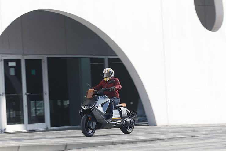 2022 BMW CE 04 Electric Scooter Review Price Spec Details_27